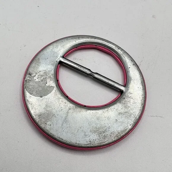 Vtg 80s Plastic & Metal Shirt Slide HOT PINK CIRCLE Belt Buckle Scarf Knot - Picture 3 of 3